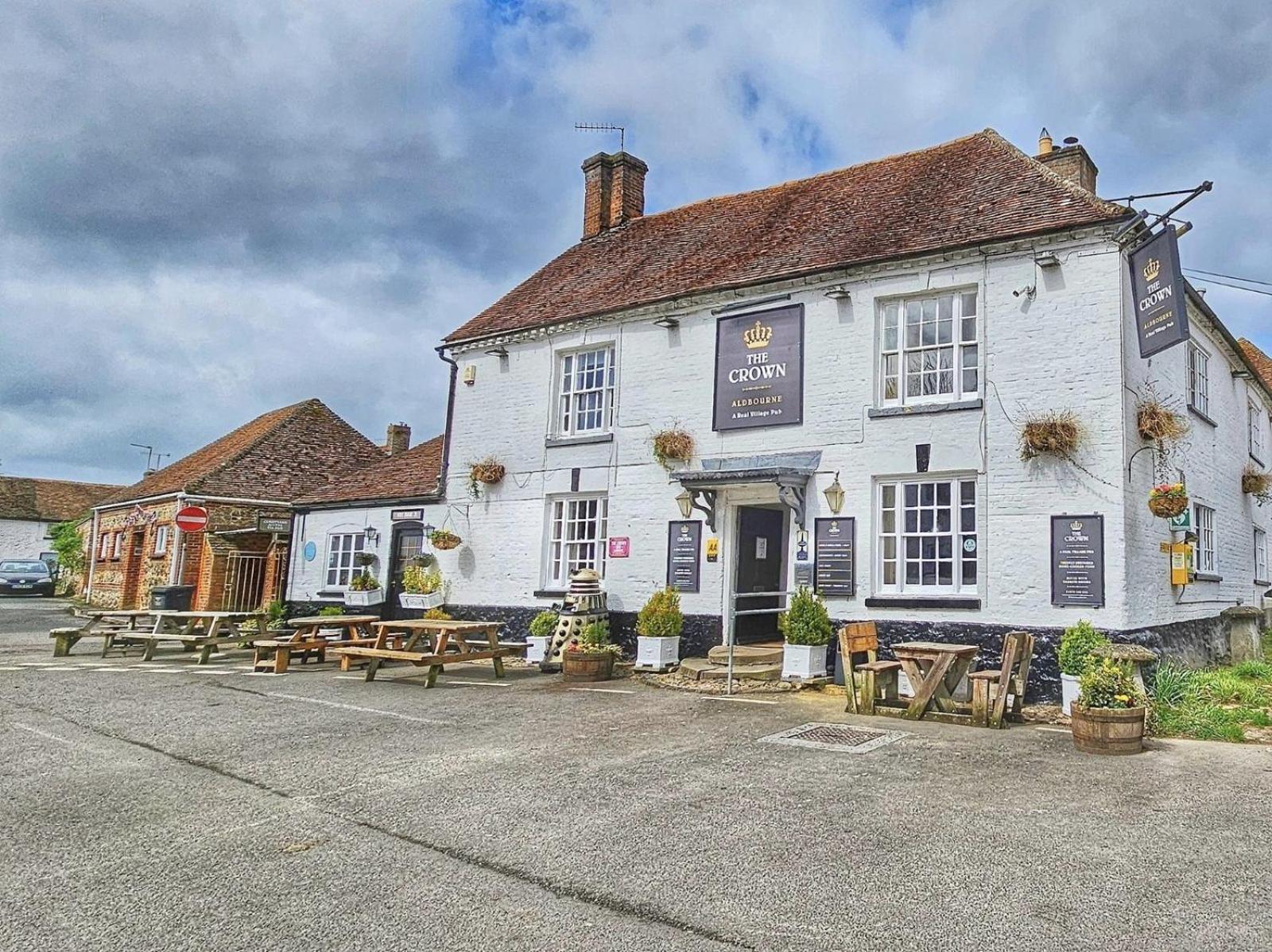 Hotel The Crown Aldbourne Exterior foto