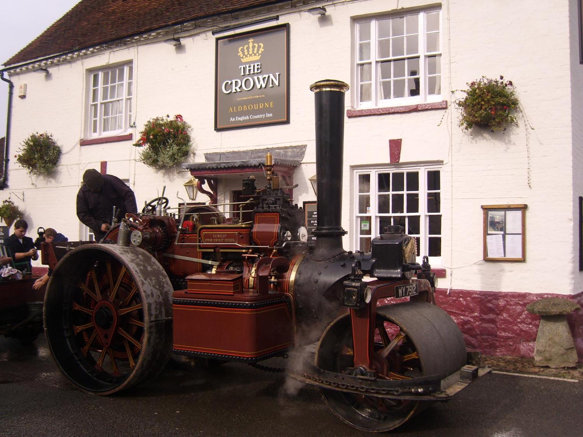 Hotel The Crown Aldbourne Exterior foto
