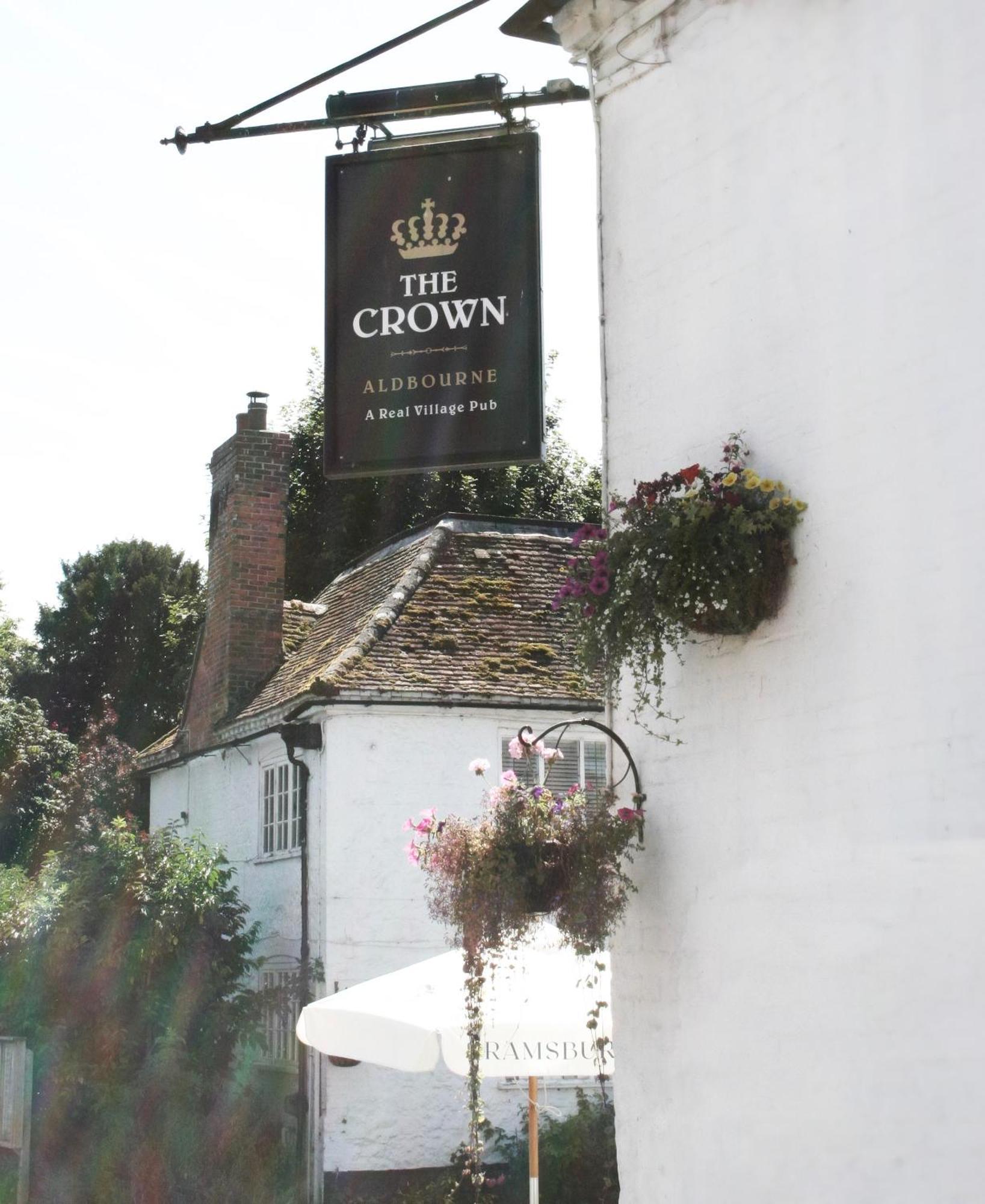 Hotel The Crown Aldbourne Exterior foto