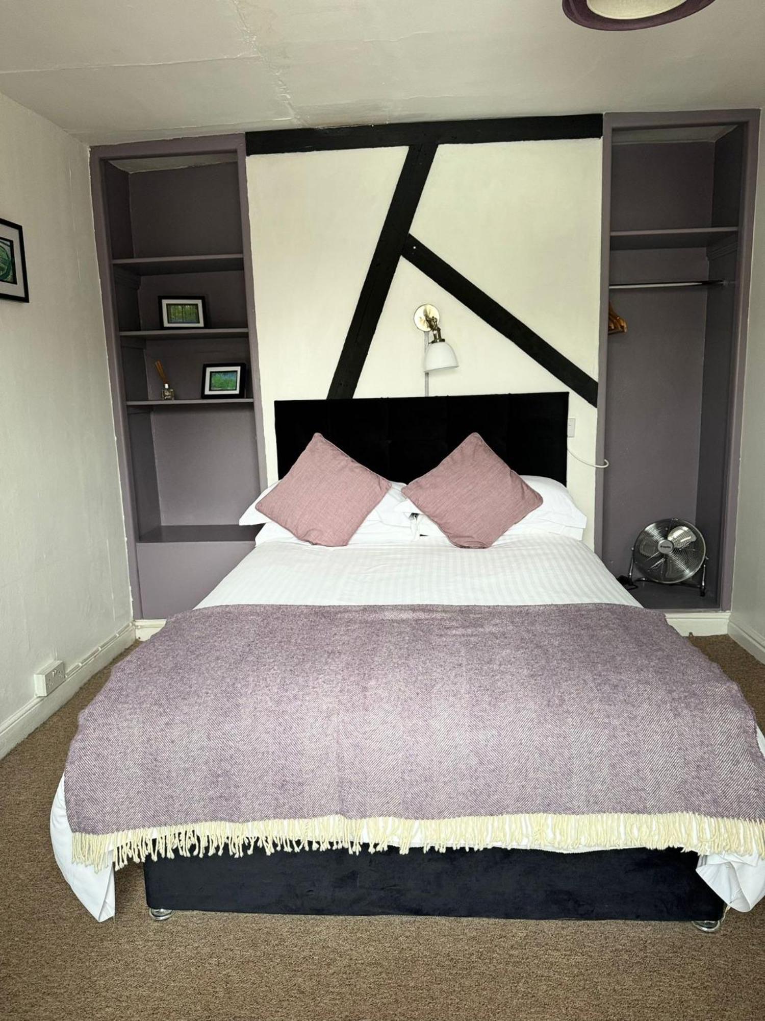 Hotel The Crown Aldbourne Exterior foto