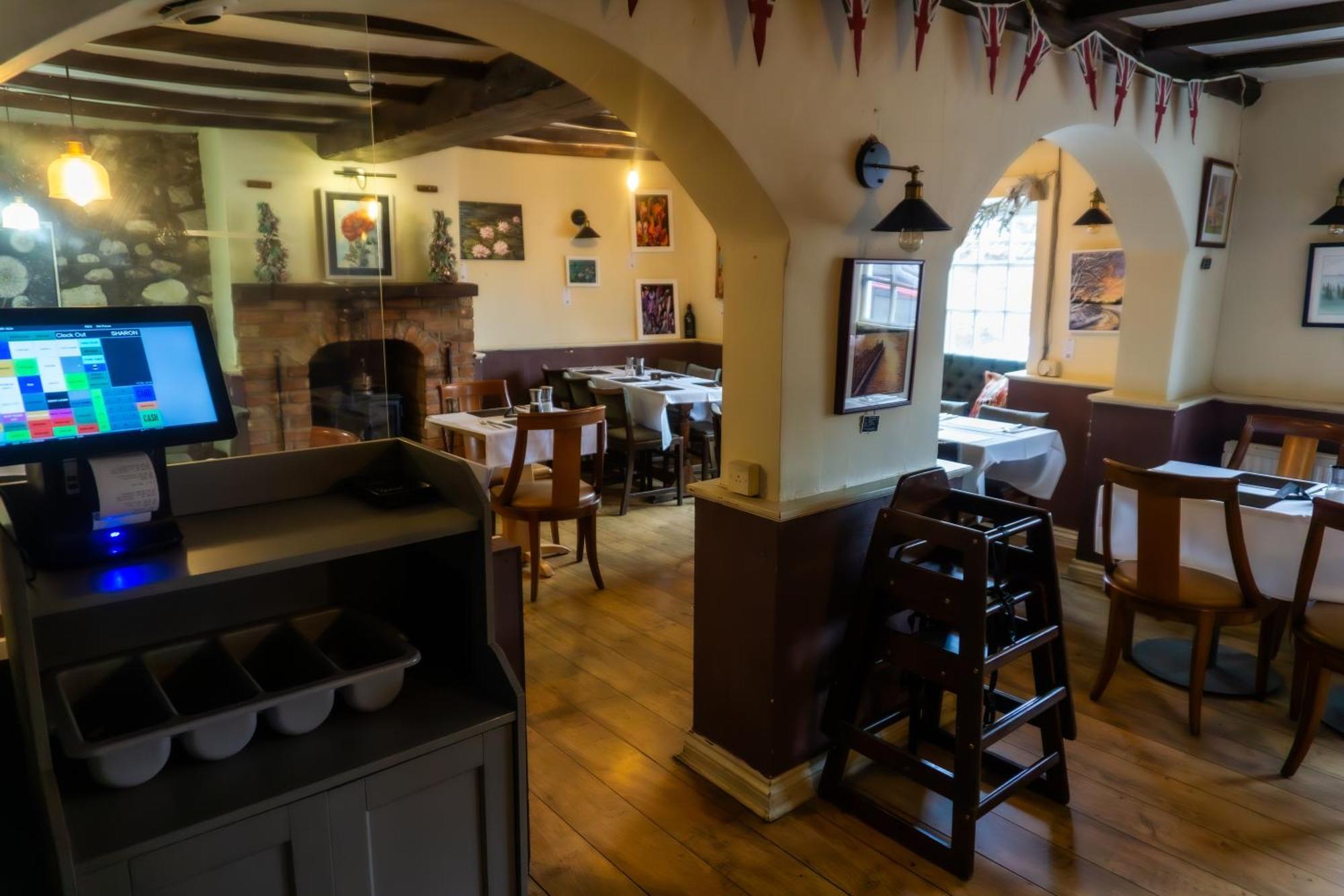 Hotel The Crown Aldbourne Exterior foto