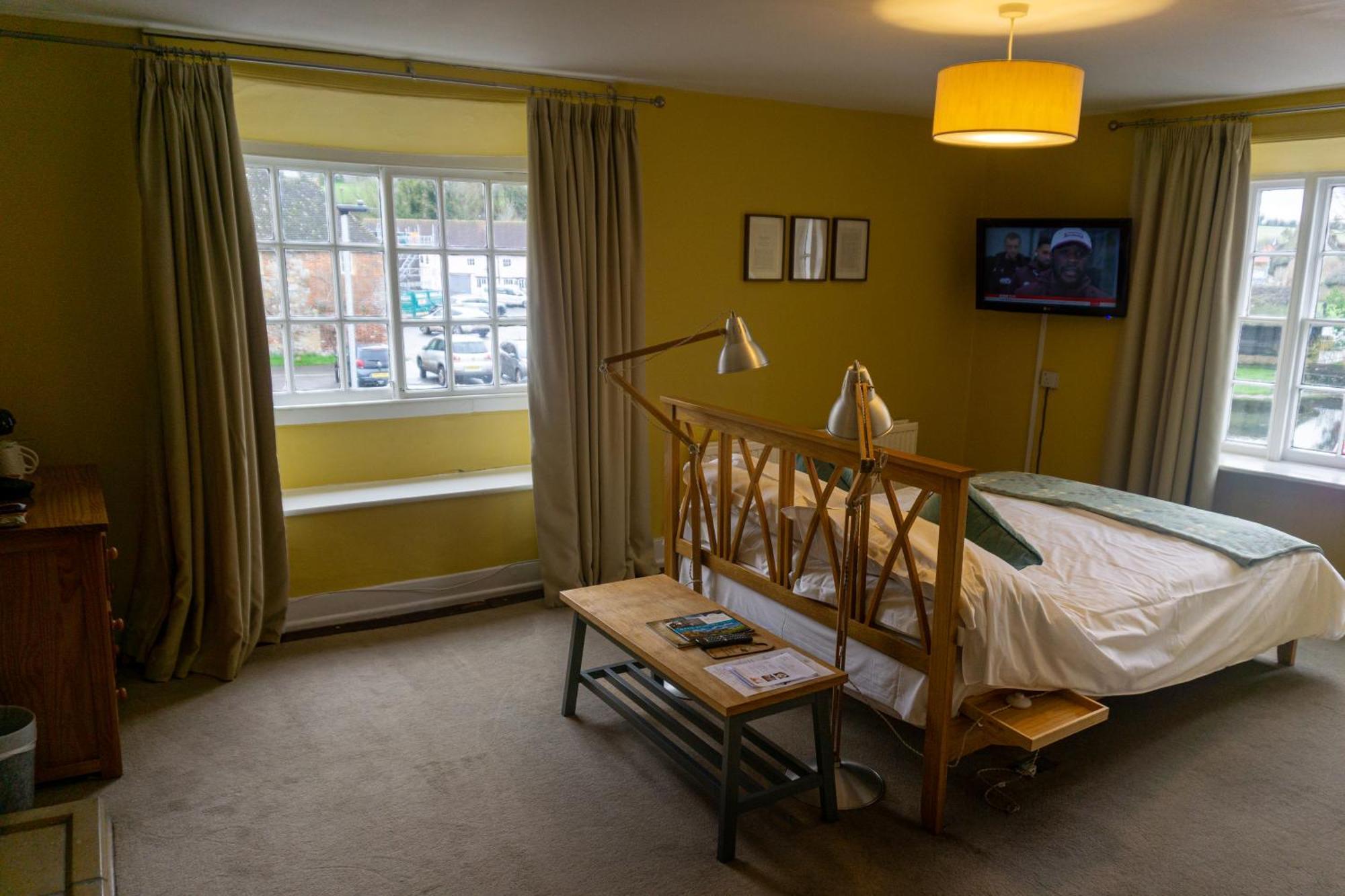 Hotel The Crown Aldbourne Exterior foto